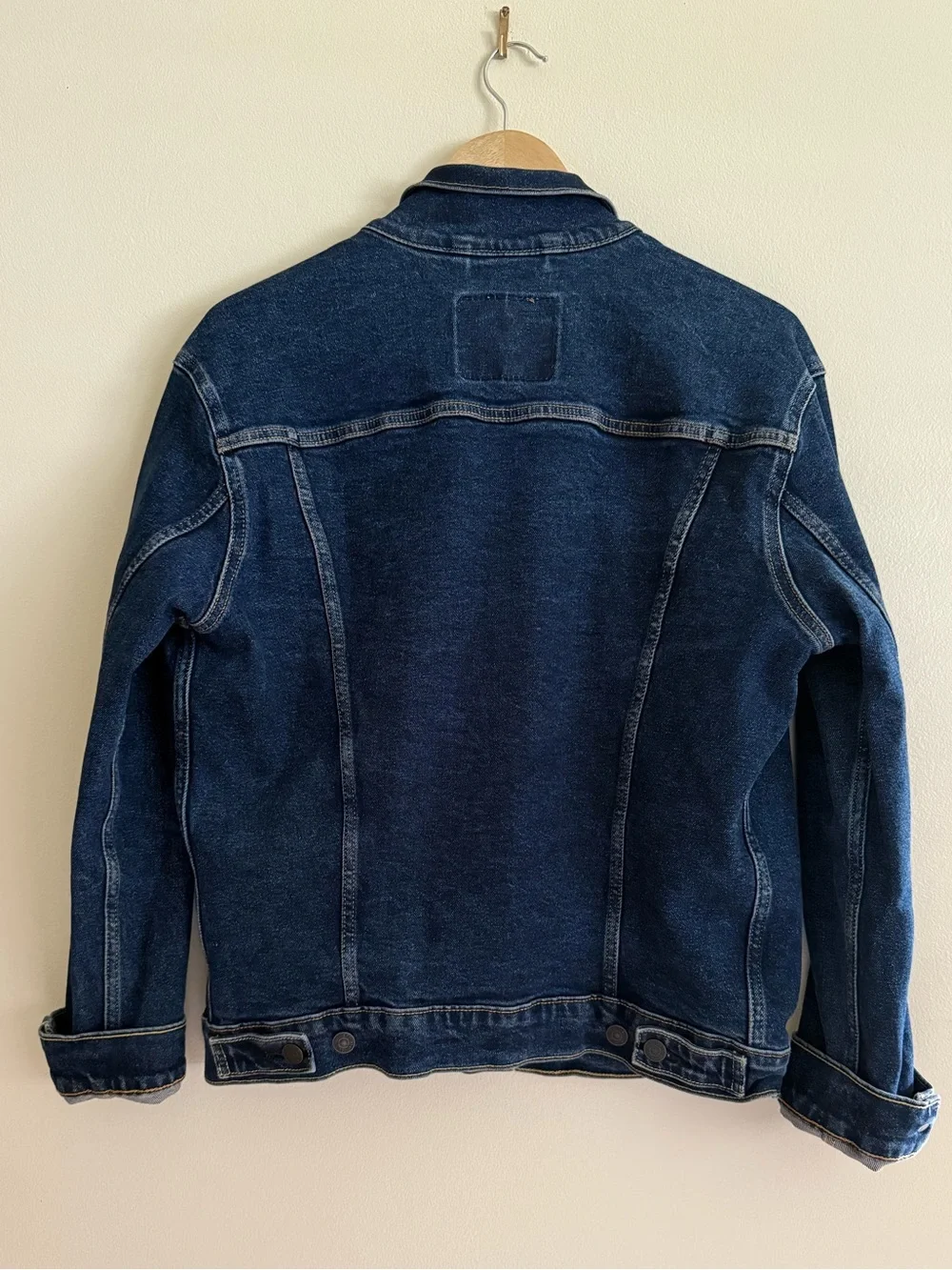 Levi's | Men's Classic Denim Trucker Jacket | Medium Dark Wash | Size M